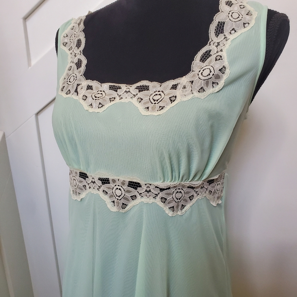 Elegant Mint Green Night Gown - Picture 7 of 7